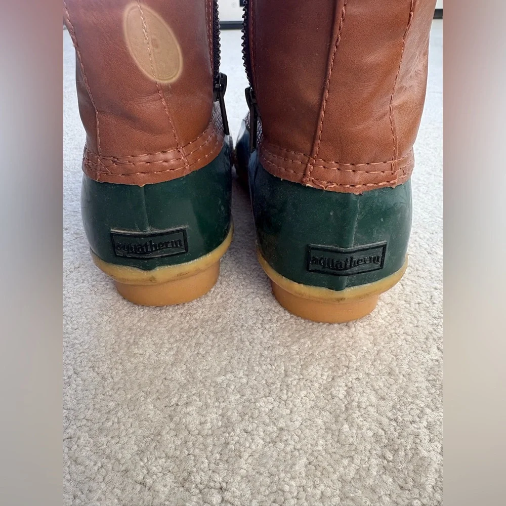 Aquatherm Great Condition Green and Brown Duck Boots in size 6 - Picture 5 of 7